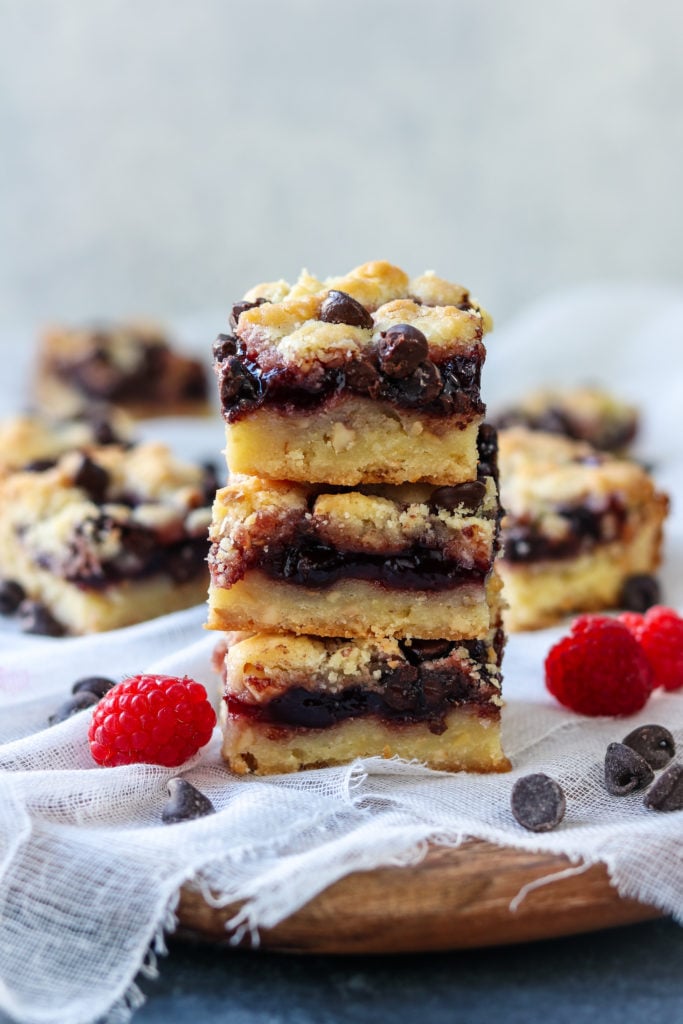 Raspberry Chocolate Chip Crumb Bars | Give it Some Thyme – buttery sugar cookie topped with raspberry jam, choc chips and streusel crumbs are the best and easiest 7-ingredient cookies! #barcookies #barcookiesrecipes #barcookieseasy #raspberrybarcookies #raspberrychocolatechipbars #streuselbars #raspberrystreuselbars #christmascookies #christmascookieseasy #christmascookiesrecipes #bestchristmascookies #bestchristmascookiesever #giveitsomethyme